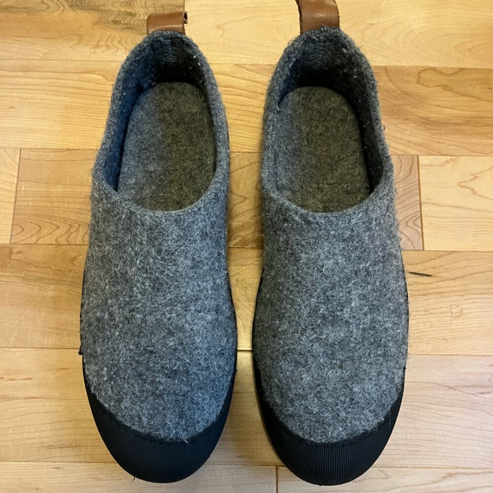 Huckberry - Grey's Men Slippers in Grey size US 10